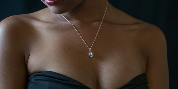 Czarna sukienka na wesele